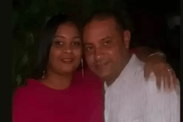 Hombre mata a su esposa de varios disparos