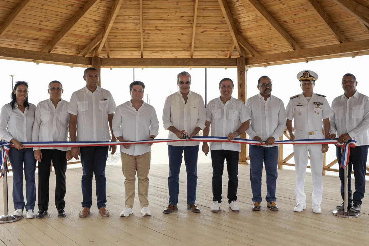 Presidente Abinader inaugura muelle turístico y pesquero en Miches