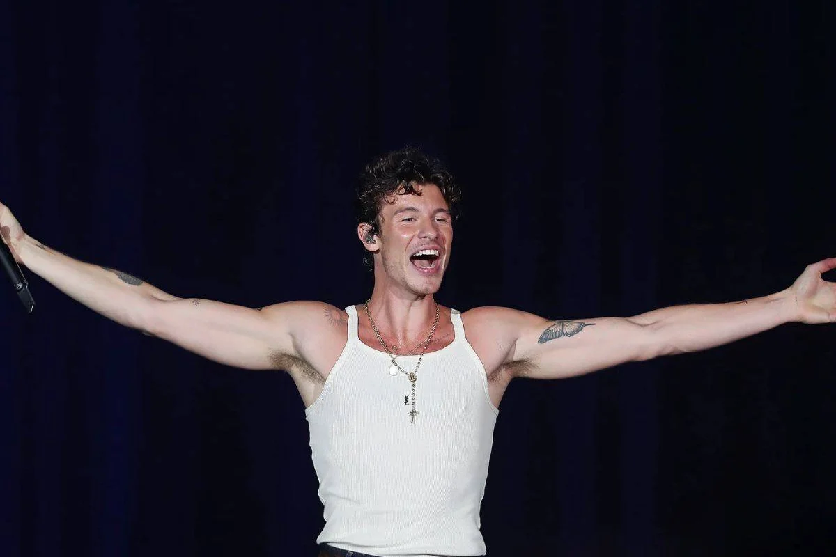 Shawn Mendes asegura está "descubriendo su sexualidad"