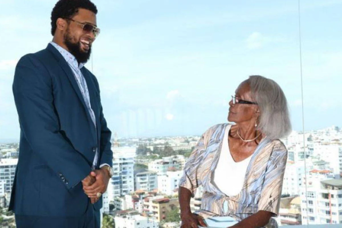 Dío Astacio propone renombrar una calle en honor a Doña Palín