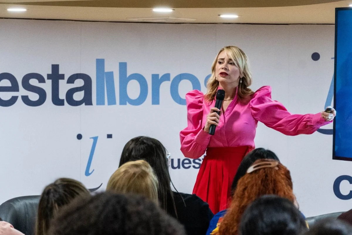Vilma Núñez presenta su libro “De invisible a invencible” en RD