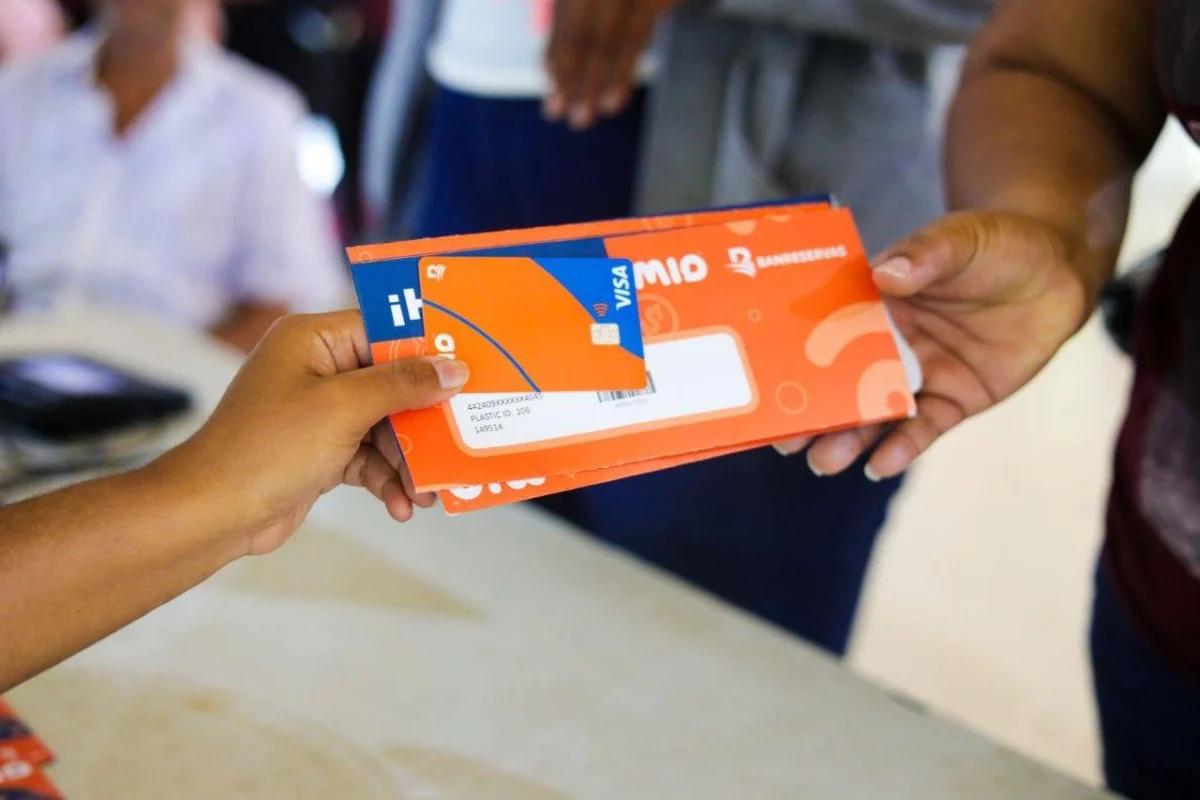 Gloria Reyes destaca ventajas de fusión entre Supérate y ADESS