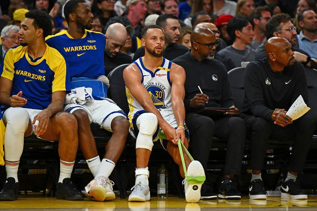Curry sufre torcedura de tobillo en derrota de los Warriors; Thunder mantiene racha perfecta