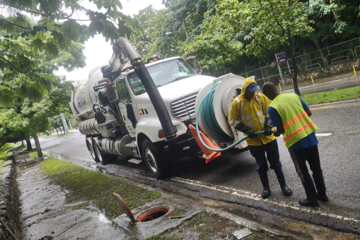 Alcaldía del Distrito Nacional amplía limpieza de imbornales ante incidencia de lluvias
