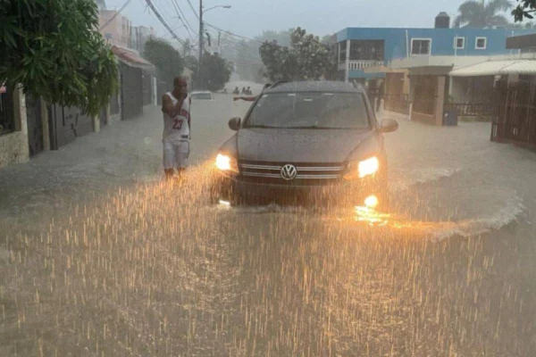 Lluvias continuarán este viernes en todo el territorio nacional por frente frío y vaguada, según Indomet