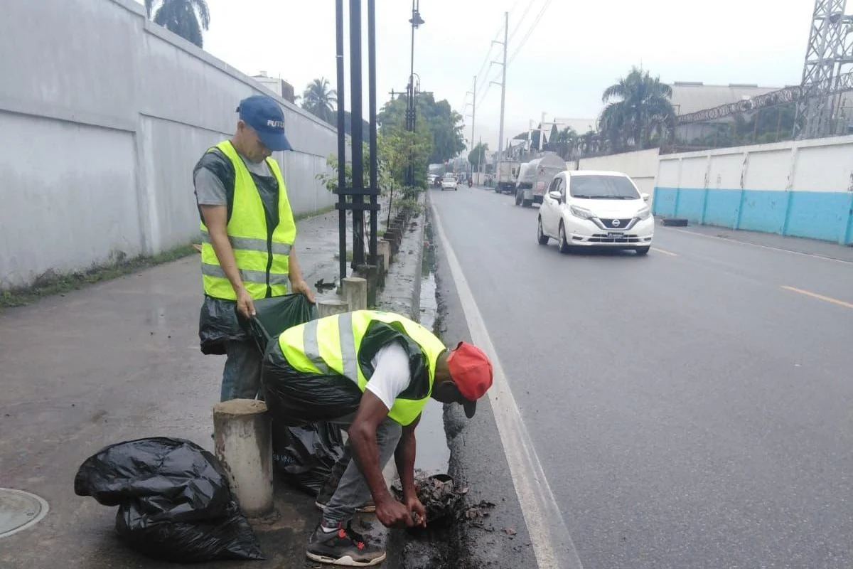 Alcaldía del DN mantiene operativos de limpieza por incidencia de lluvias