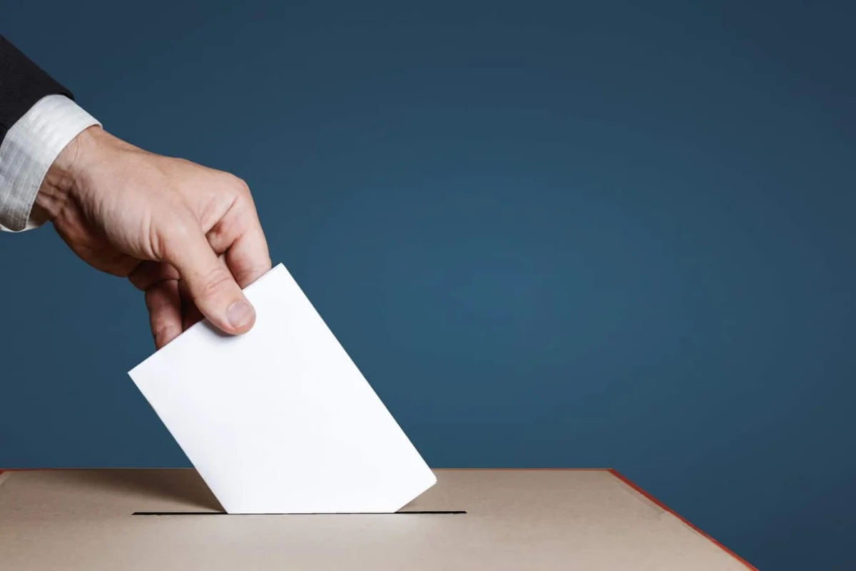 Puertorriqueños comienzan a votar en unas elecciones que se prevén históricas