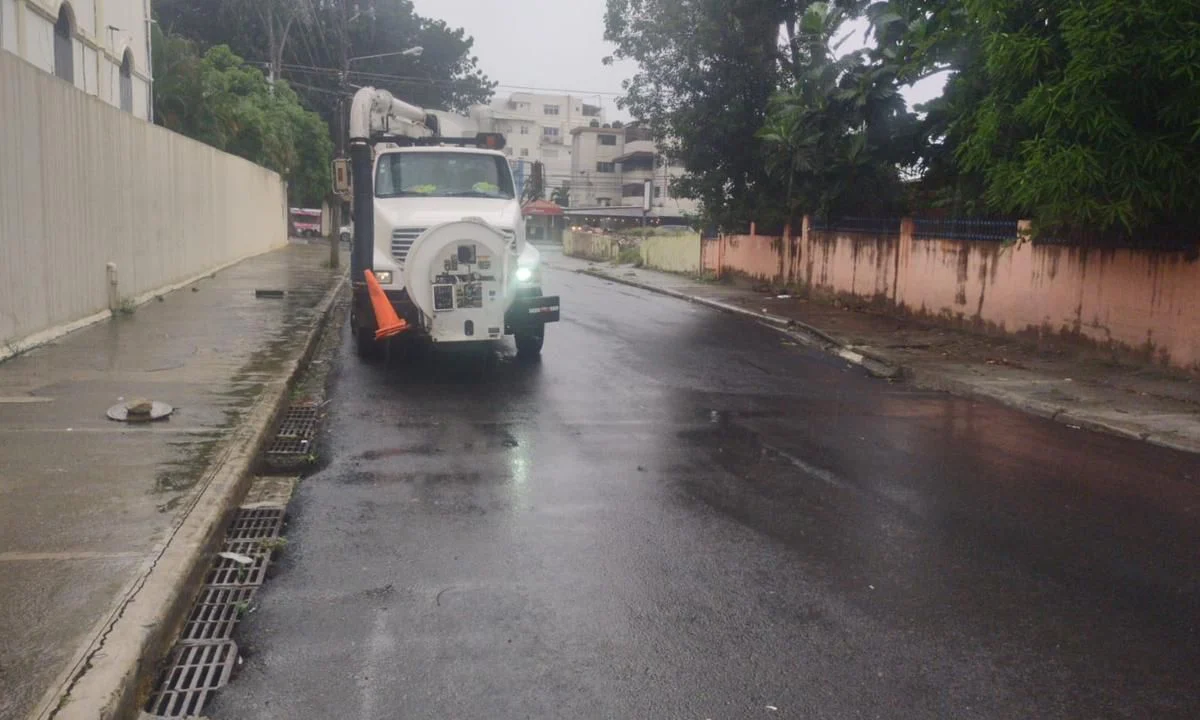 Alcaldía del DN intensifica operativos de limpieza por incidencia de lluvias