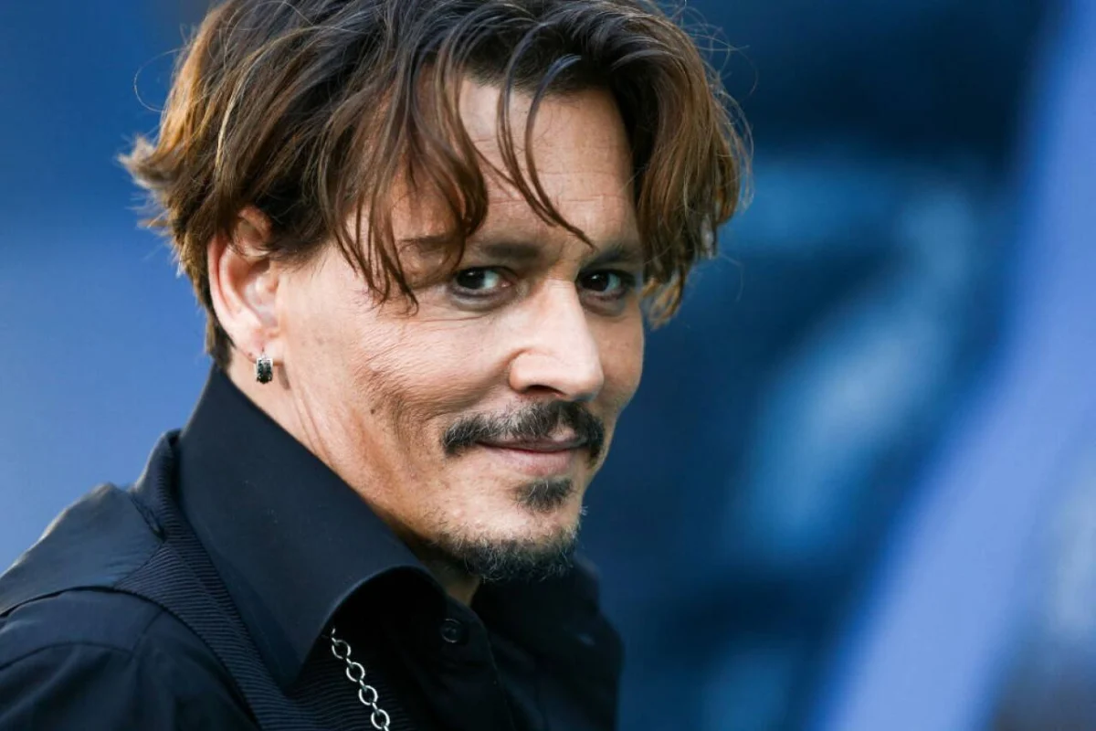 Johnny Depp envía mensaje de apoyo a Valencia y se ofrece como voluntario