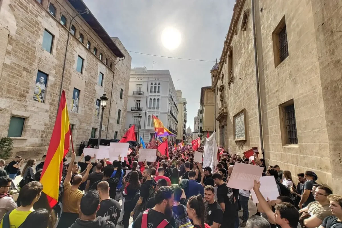 Protesta en Valencia, España; exigen dimisión de Mazón y su Consell tras fuertes inundaciones