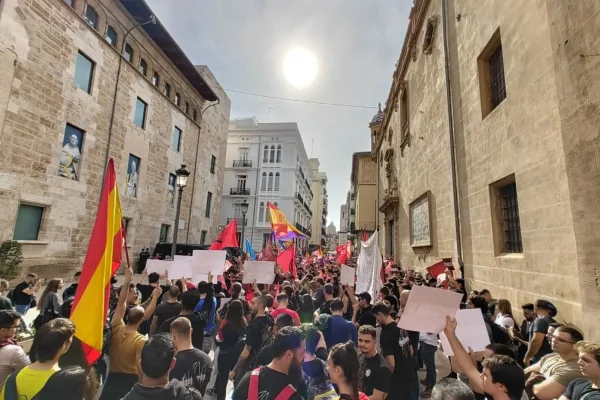 Protesta en Valencia, España; exigen dimisión de Mazón y su Consell tras fuertes inundaciones