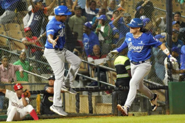 Jonrones de Leyba y Fitzgerald guían Licey sobre Escogido