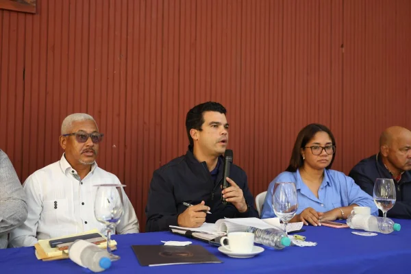 INAPA escucha líderes comunitarios de las provincias Elías Piña y San Juan