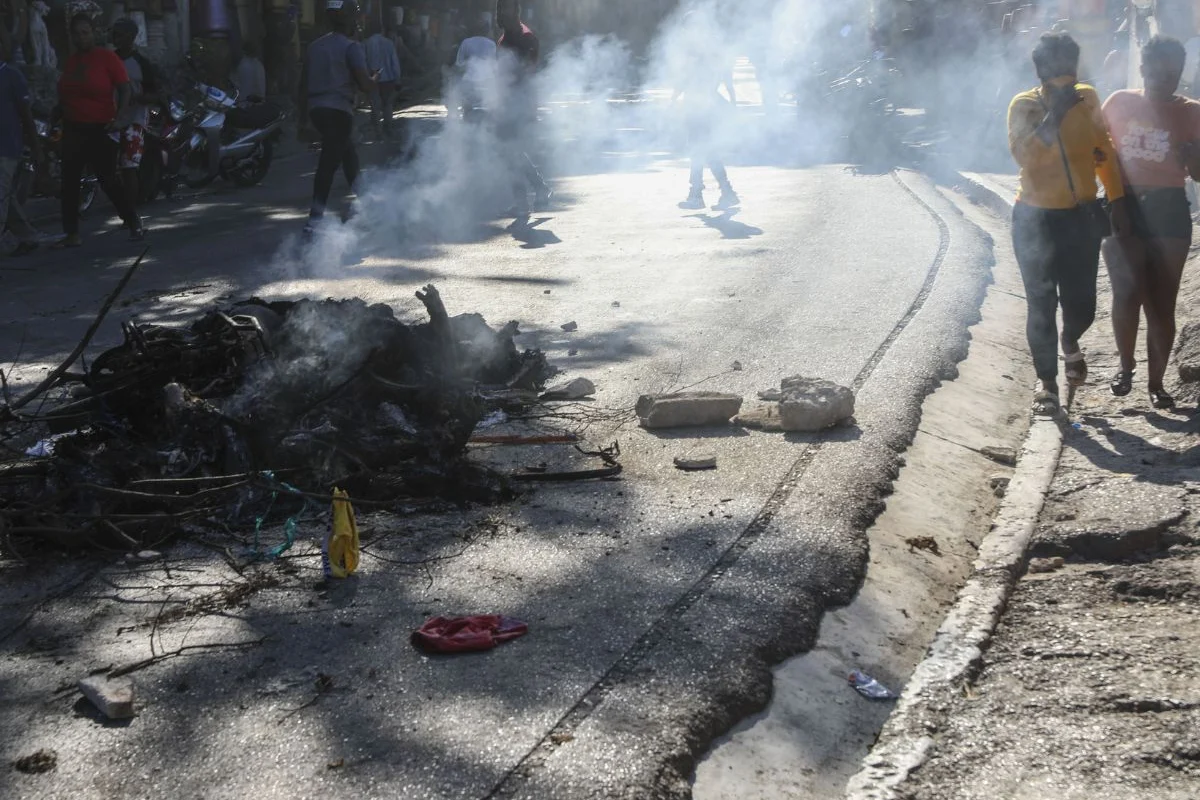 Banda armada mata al menos 20 personas en Haití