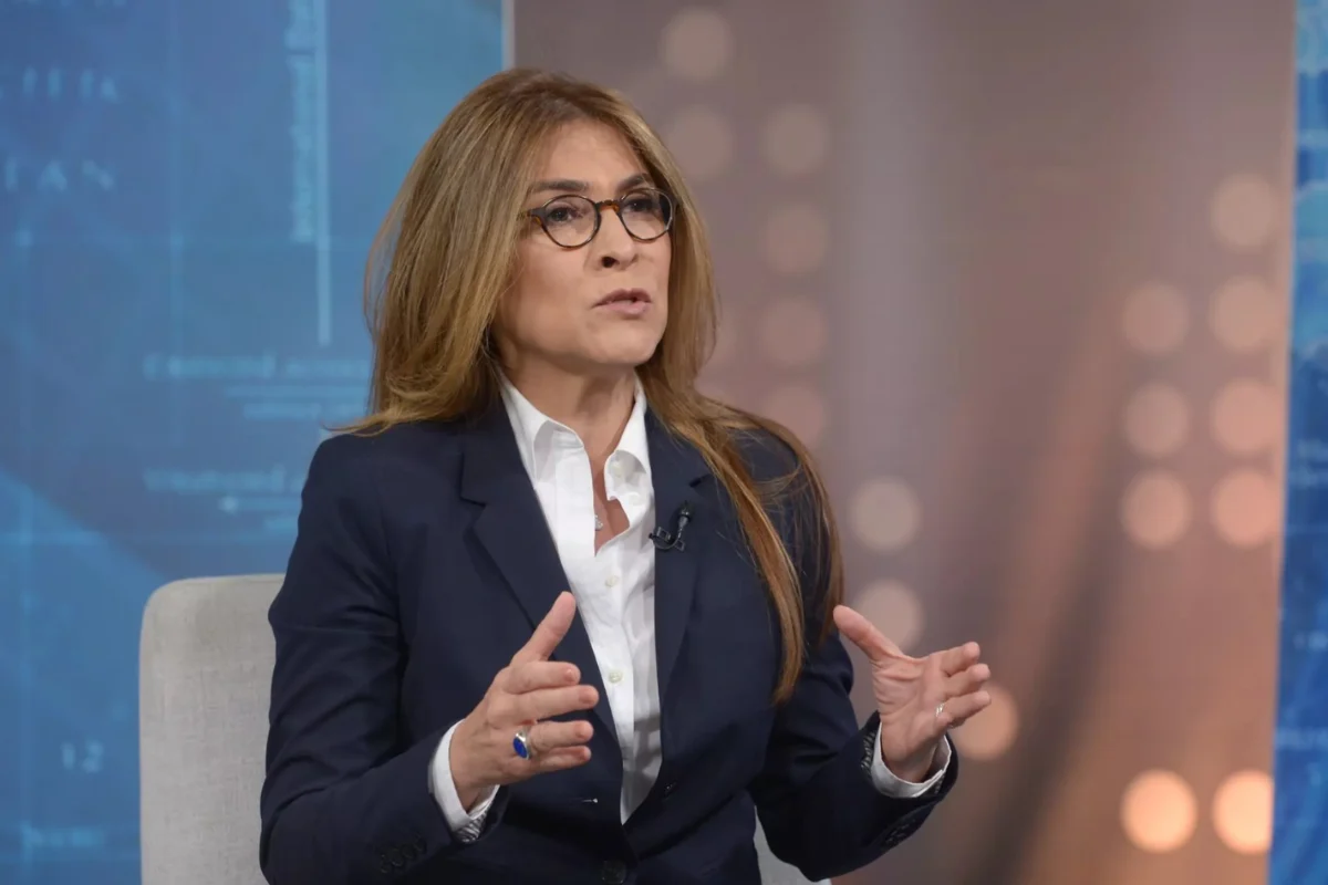 Carolina Mejía se solidariza con las familias afectadas por colapso de columna en Villa Juana