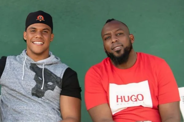 Vladimir Guerrero mostró su orgullo por el logro de Juan Soto, quien acaba de firmar el contrato más grande en la historia del deporte. “¡Felicidades, Soto! Hiciste historia. El contrato más grande del deporte no es casualidad, es trabajo duro, talento y dedicación. ¡Sigue poniendo nuestra bandera en alto!”, dijo Vladimir en un mensaje lleno de emoción. Juan Soto, con 26 años, firmo un contrato de 15 años por 765 millones de dolares con los Mets. Este acuerdo supera el que Shohei Ohtani firmó con los Dodgers el año pasado por 700 millones. Ahora, Soto sera una de las estrellas principales de los Mets, junto a Francisco Lindor. Este logro no solo marca un momento importante en su carrera, sino que tambien llena de orgullo a la República Dominicana.