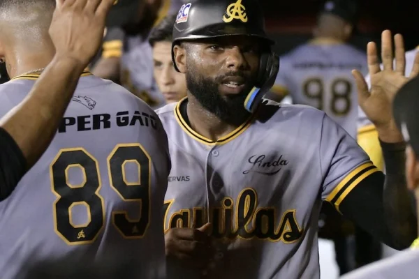 Águilas vencen a Tigres y se quedan solas en tercer lugar