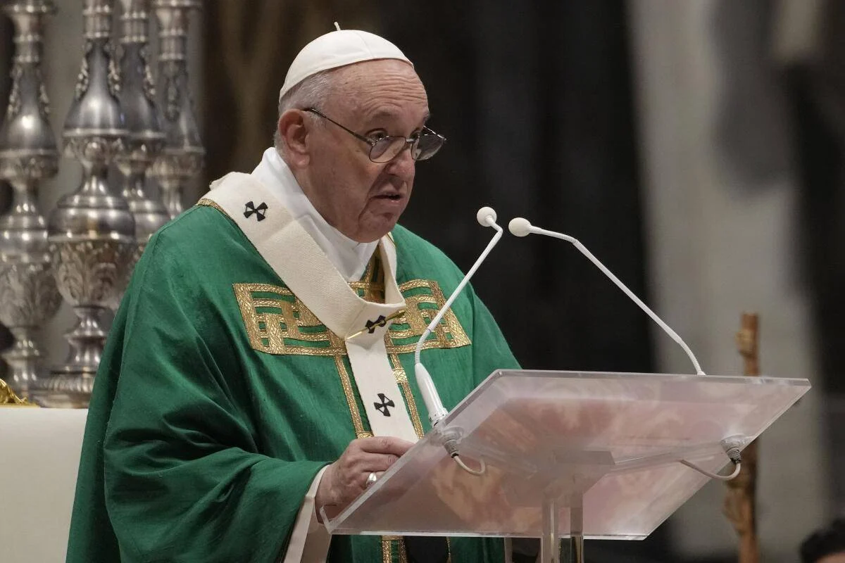 Papa Francisco exhorta a las familias comer juntas, hablar y no estar pegadas al móvil