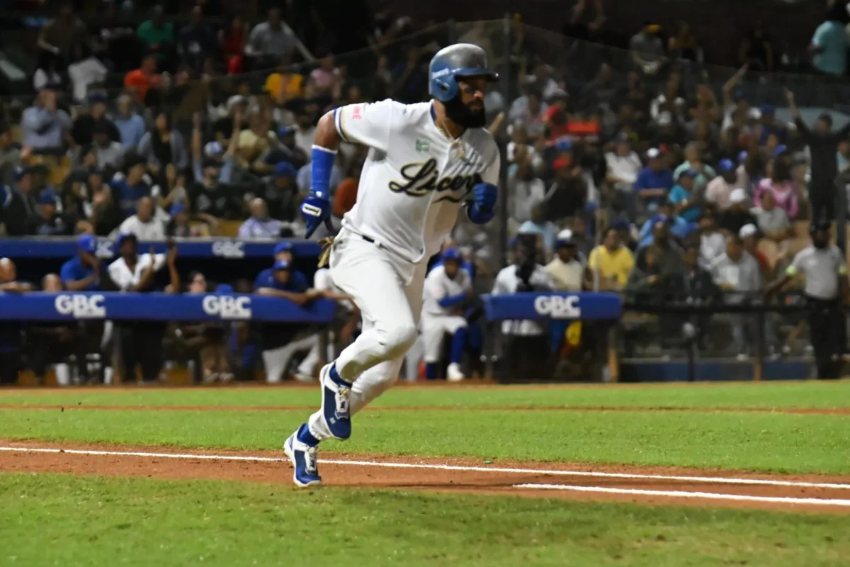 Tigres del Licey castigan a las Águilas Cibaeñas en histórico partido
