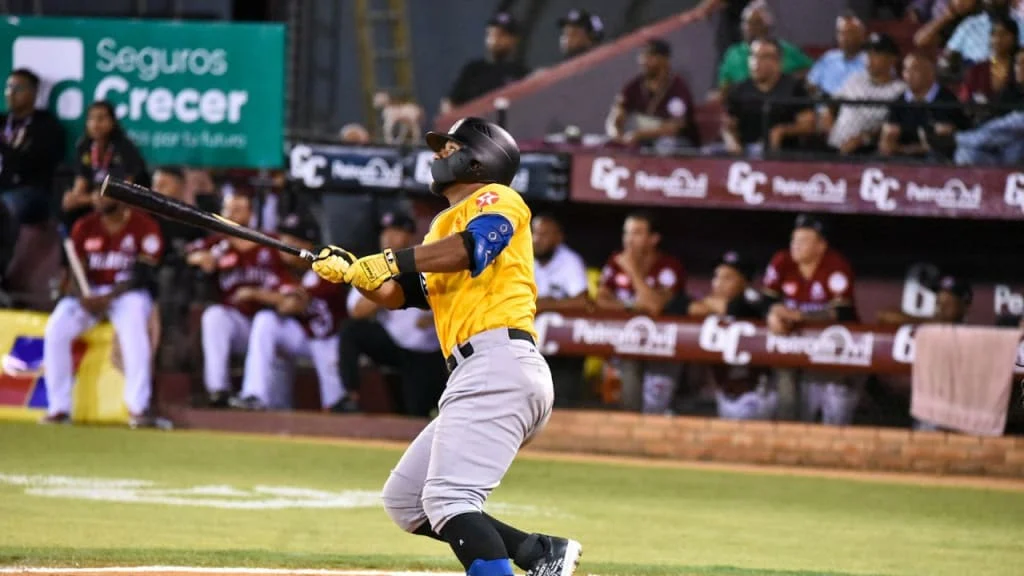 Las Águilas derrotan 15-9 a Gigantes en continuación béisbol RD