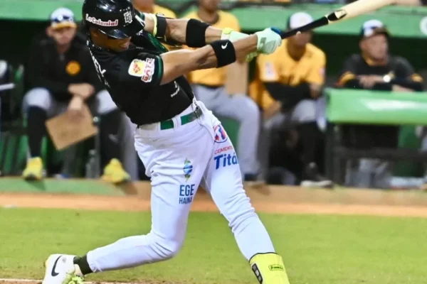 Las Estrellas ganan y escalan al primer lugar