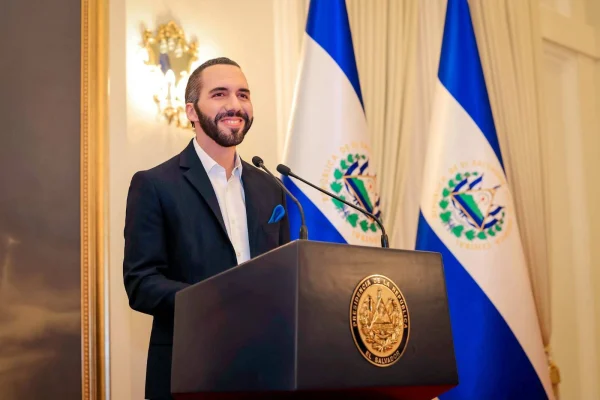 “Paciencia”, el extraño tuit de Nayib Bukele