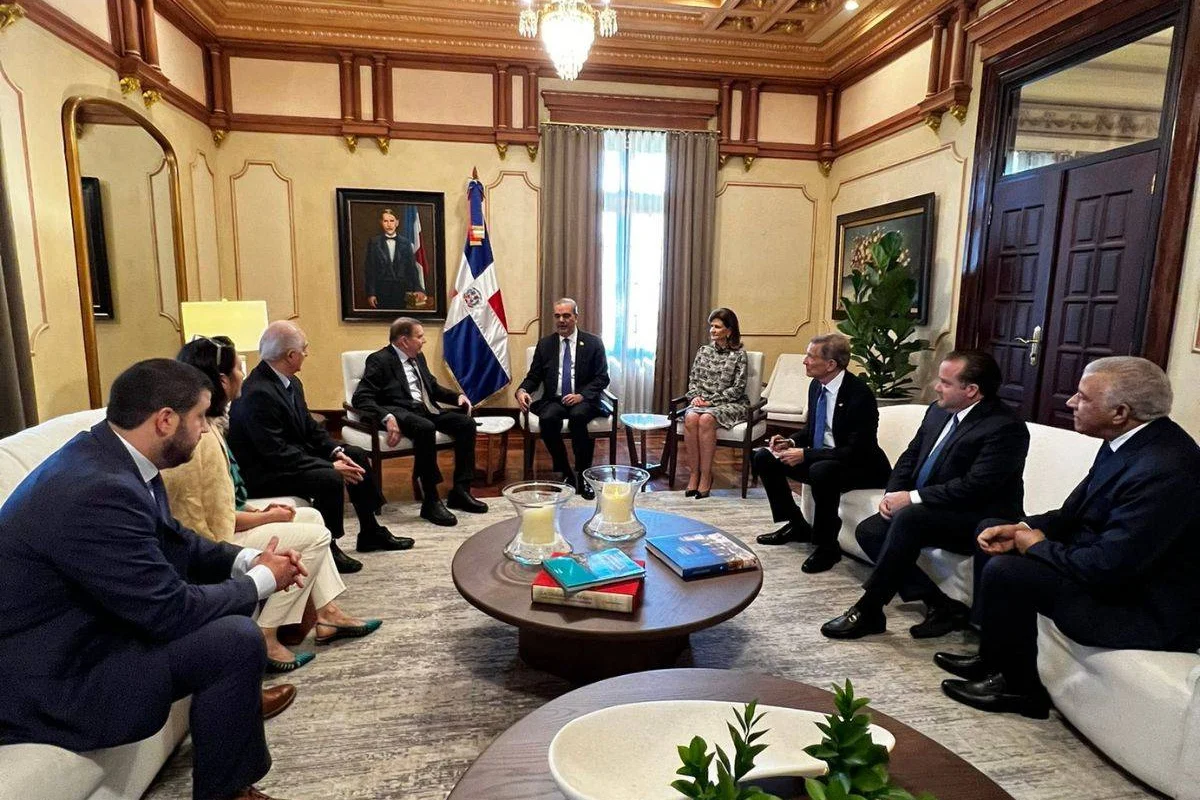 Edmundo se reune con Abinader en el Palacio Nacional
