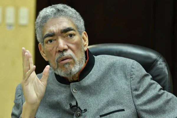 Destituyen a Miguel Mejía como ministro sin cartera tras su viaje a Venezuela en apoyo de Maduro