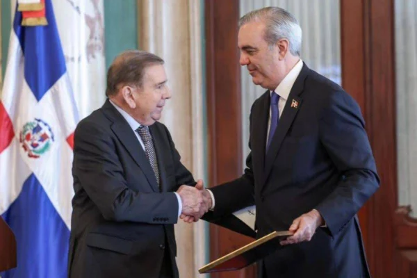 Dominicanos saludan recibimiento que dio el presidente Luis Abinader a Edmundo González