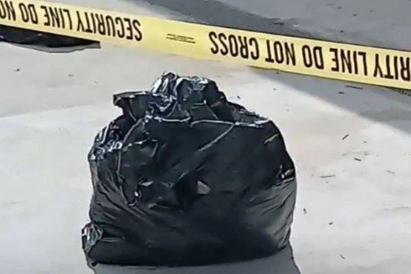 Madre lanza restos de su hija de 16 años en fiscalía de Higuey exigiendo justicia por su asesinato