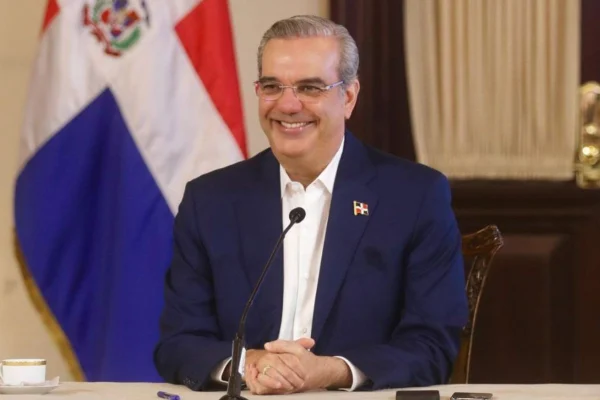 Presidente Abinader dona su salario en 2024 a causas sociales de alto impacto