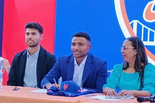 Elián Peña firma con los Mets por US$5 millones, el mayor bono para un dominicano en 2025