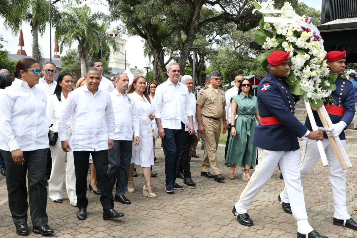 Presidente Abinader inicia el “Mes de la Patria” con desfile cívico-militar en SFM