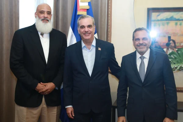Abinader recibe a miembros de la Asociación de Peloteros de Grandes Ligas