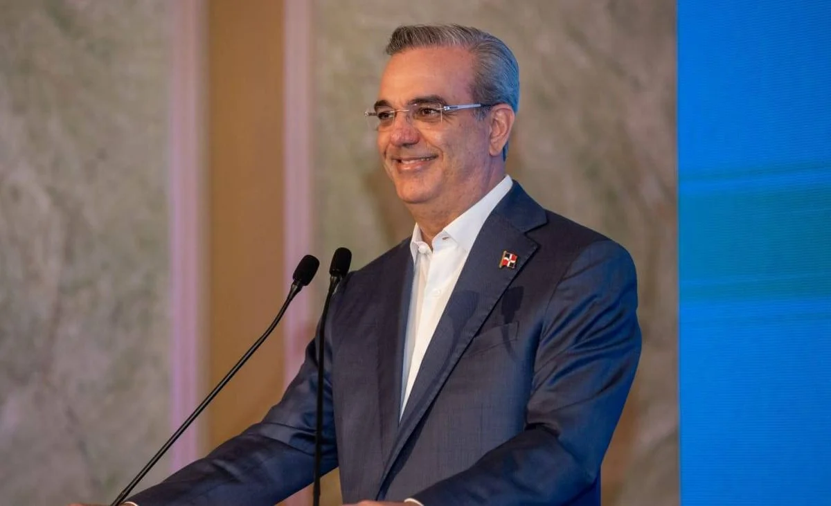 Luis Abinader se suma a un prestigioso listado de presidentes que han donado su salario
