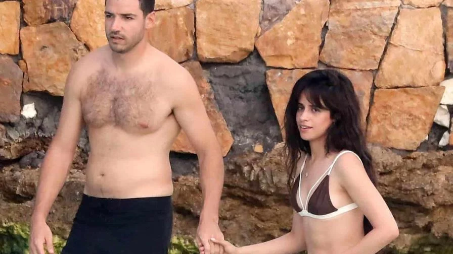 Camila Cabello estrena romance con el multimillonario Henry Junior Chalhoub