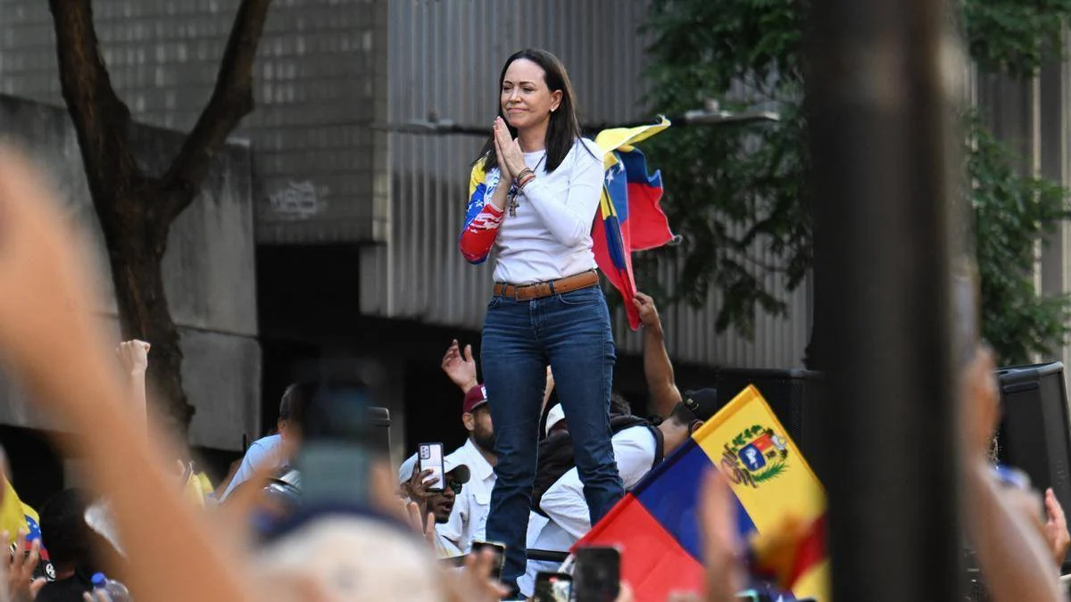 María Corina Machado es interceptada al término de la manifestación en Caracas, denuncia su partido