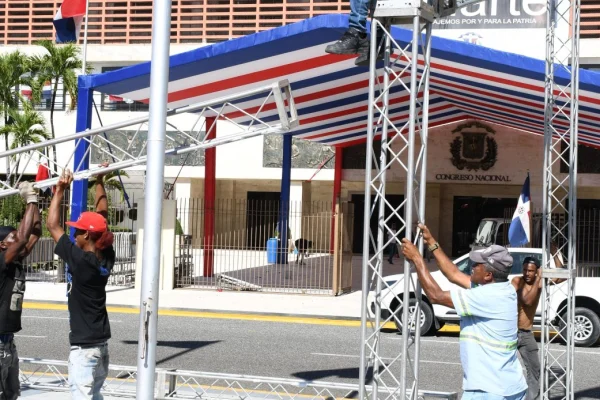 Avanzan trabajos para montaje del acto  rendición de cuentas del presidente Abinader