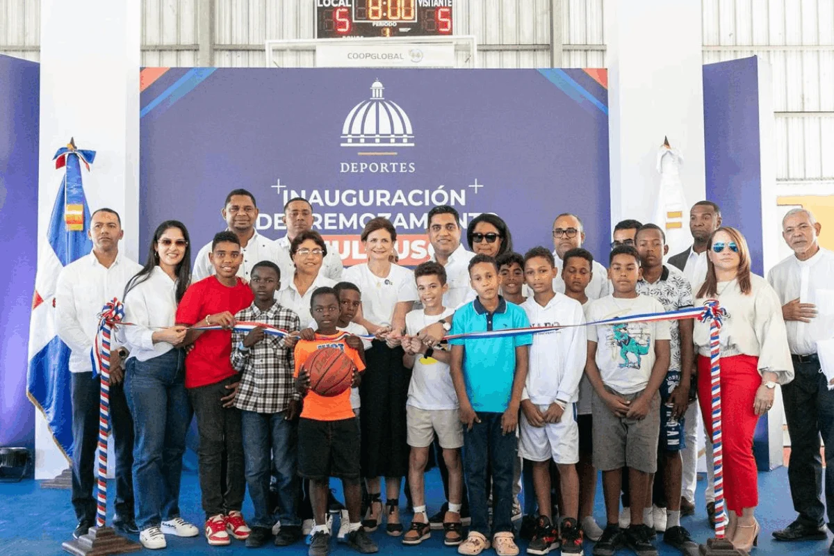 Raquel Peña entrega ocho obras en Santiago Rodríguez y Dajabón