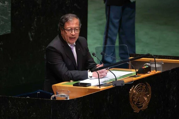Gustavo Petro desata polémica al comparar la cocaína con el whisky