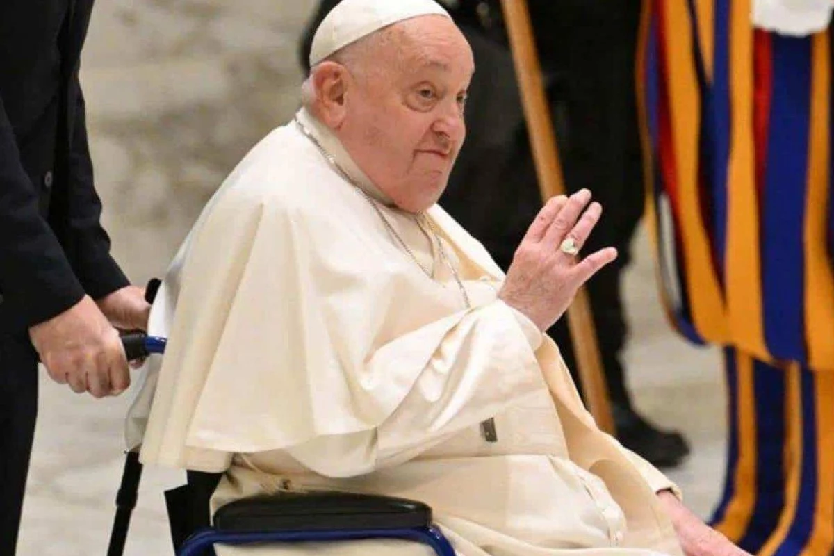 El papa Francisco sigue en estado crítico pero estable