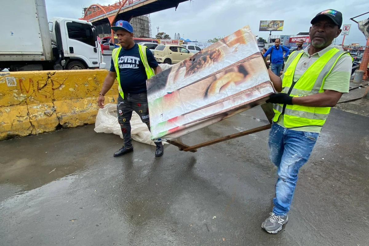 Alcaldía del DN recupera espacios públicos en el km 9 de la autopista Duarte