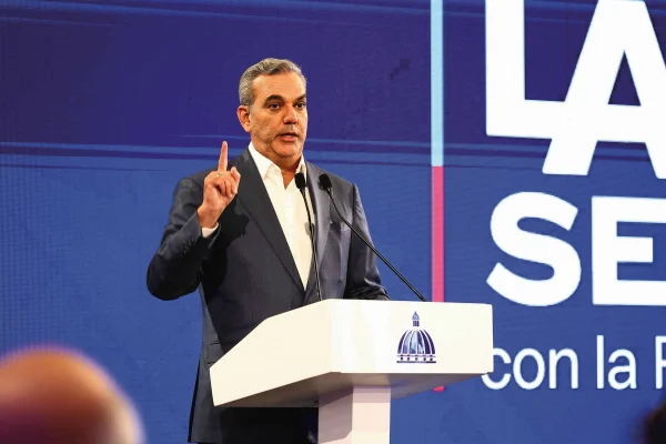 Abinader firma decreto para fortalecer lucha contra la corrupción y transparencia