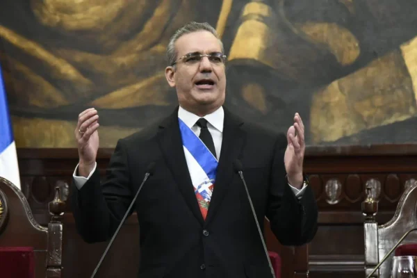 Presidente Abinader promete duplicar PIB para la próxima década