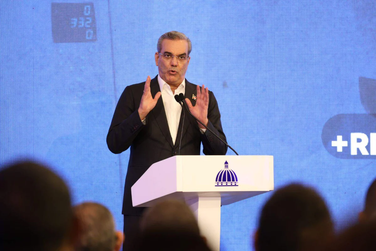 Abinader reafirma propuesta de un 20% de aumento al salario mínimo
