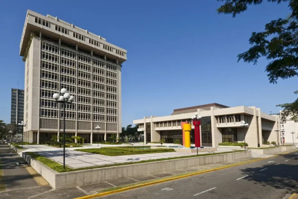 Banco Central emite billetes de RD$50.00, año 2024