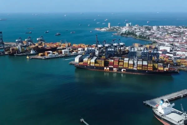 El Canal de Panamá niega una vez más que haya eliminado las tarifas a los buques de EE.UU.