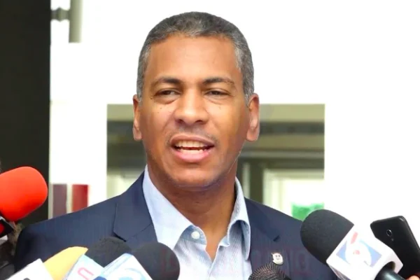 Demóstenes Martínez responde a Abinader y presenta legado de Leonel en Santiago