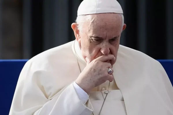 El papa continúa su tratamiento y siguió en vídeo los ejercicios espirituales