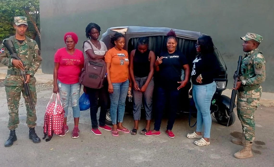 Abandonan mototaxis con 12 haitianos indocumentados en Santiago Rodríguez